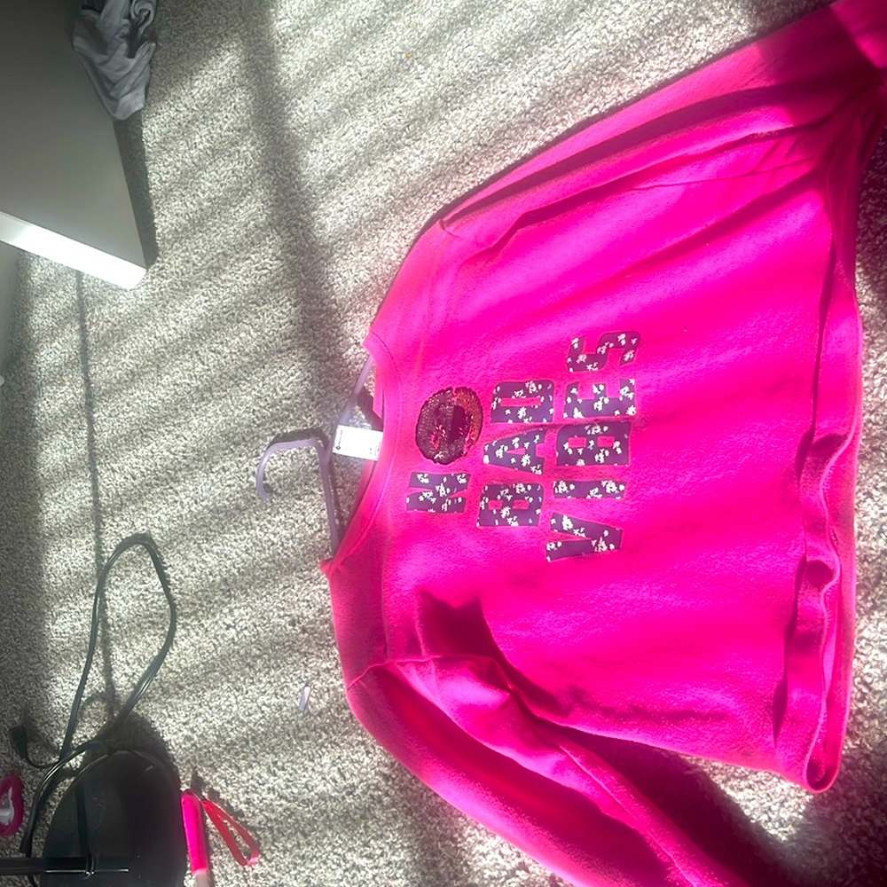 The size is 14/16 pink and suitable for all ages up to 9